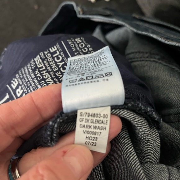 Gap Girlfriend jeans size 32 never worn dark wash, no distressing ankle length - Picture 5 of 6